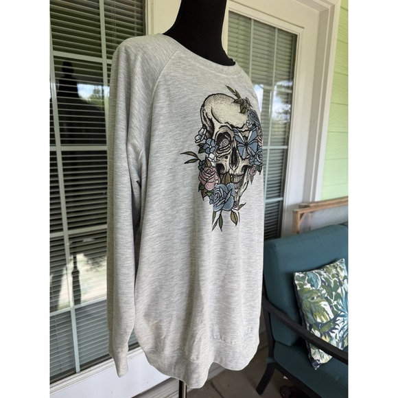 Torrid Gray Embellished Skull French Terry Sweatshirt Sz L Lightweight Bling - Picture 3 of 7